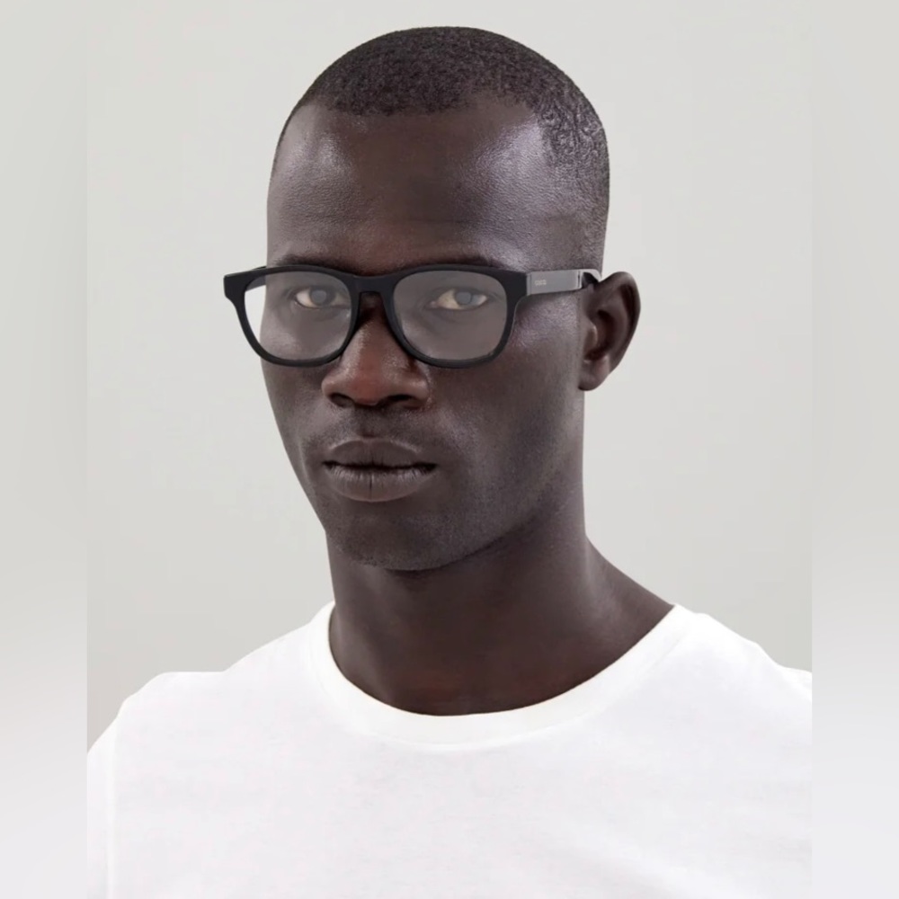 GUCCI GG1344O 001 / 005This wayfarer Gucci optical comes in a shiny black frame.